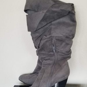 Gray boots with zippers size 7